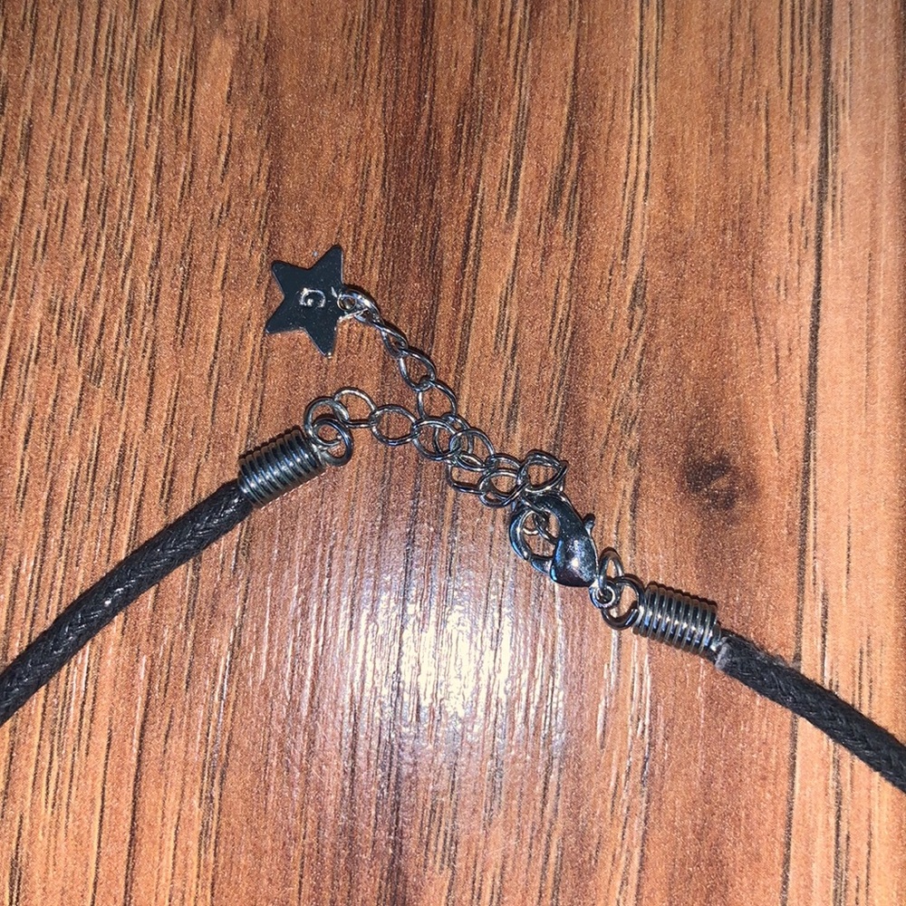 Choker - Picture 5 of 6